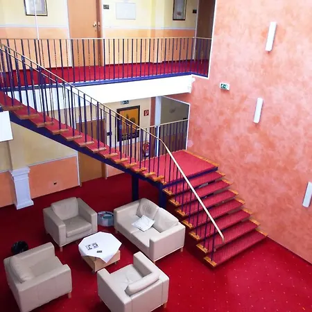 Hotel Monteurzimmer Thalfried 4*